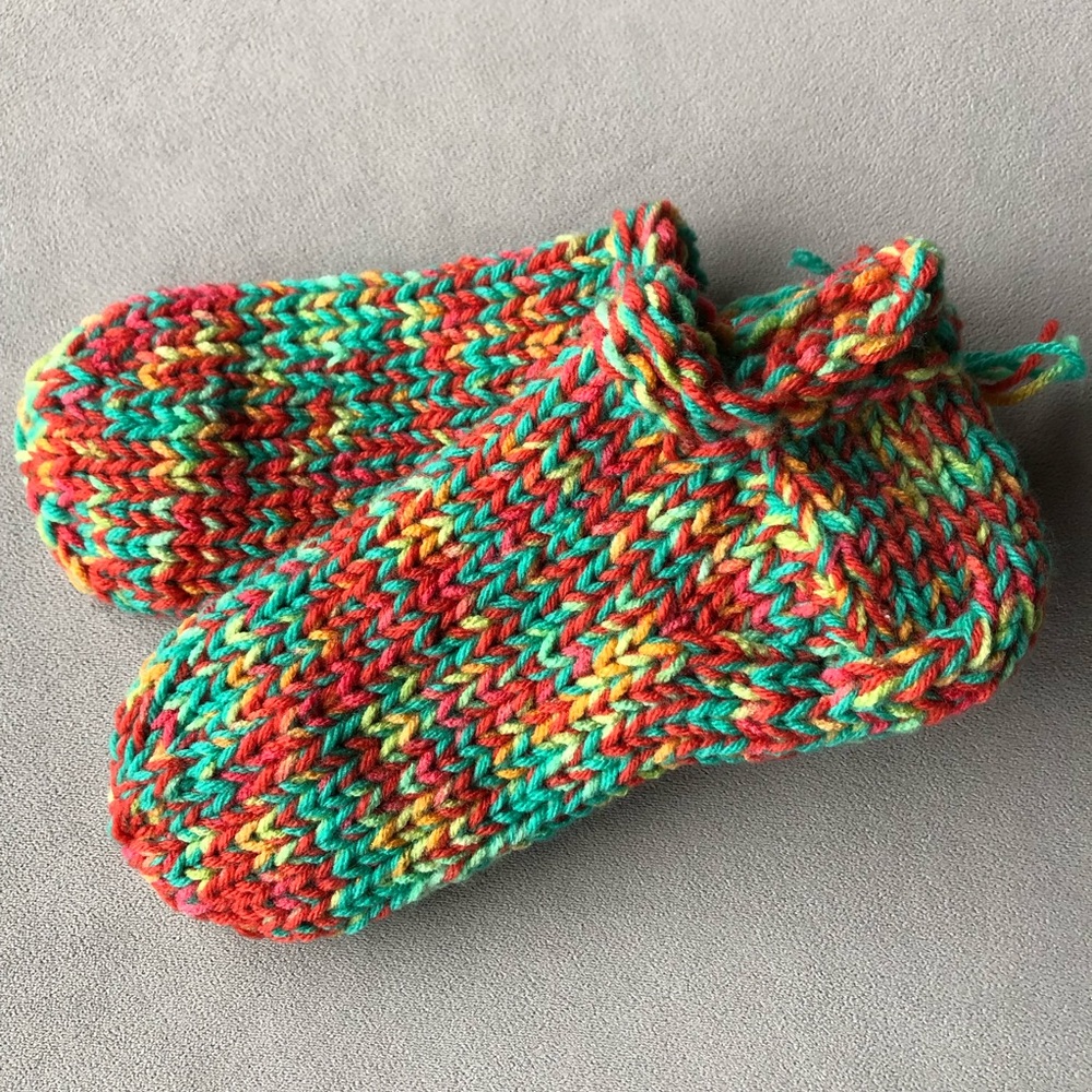 Hand Knit Slippers ~ 🇨🇦 ~ Ladies Size 6/7 ~ Brand New!